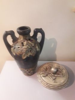 2 Decirative vase or pots