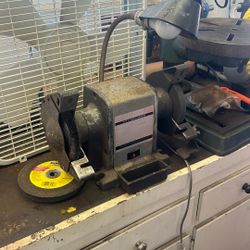 1/2 H.P Bench Grinder W/light