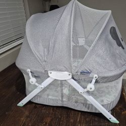 Infantino Sweet Dreams Fold and Go Moises,  In Very Good Condition 