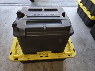 NOCO HM426 Dual 6V GC2 Marine Commercial-Grade Battery Box