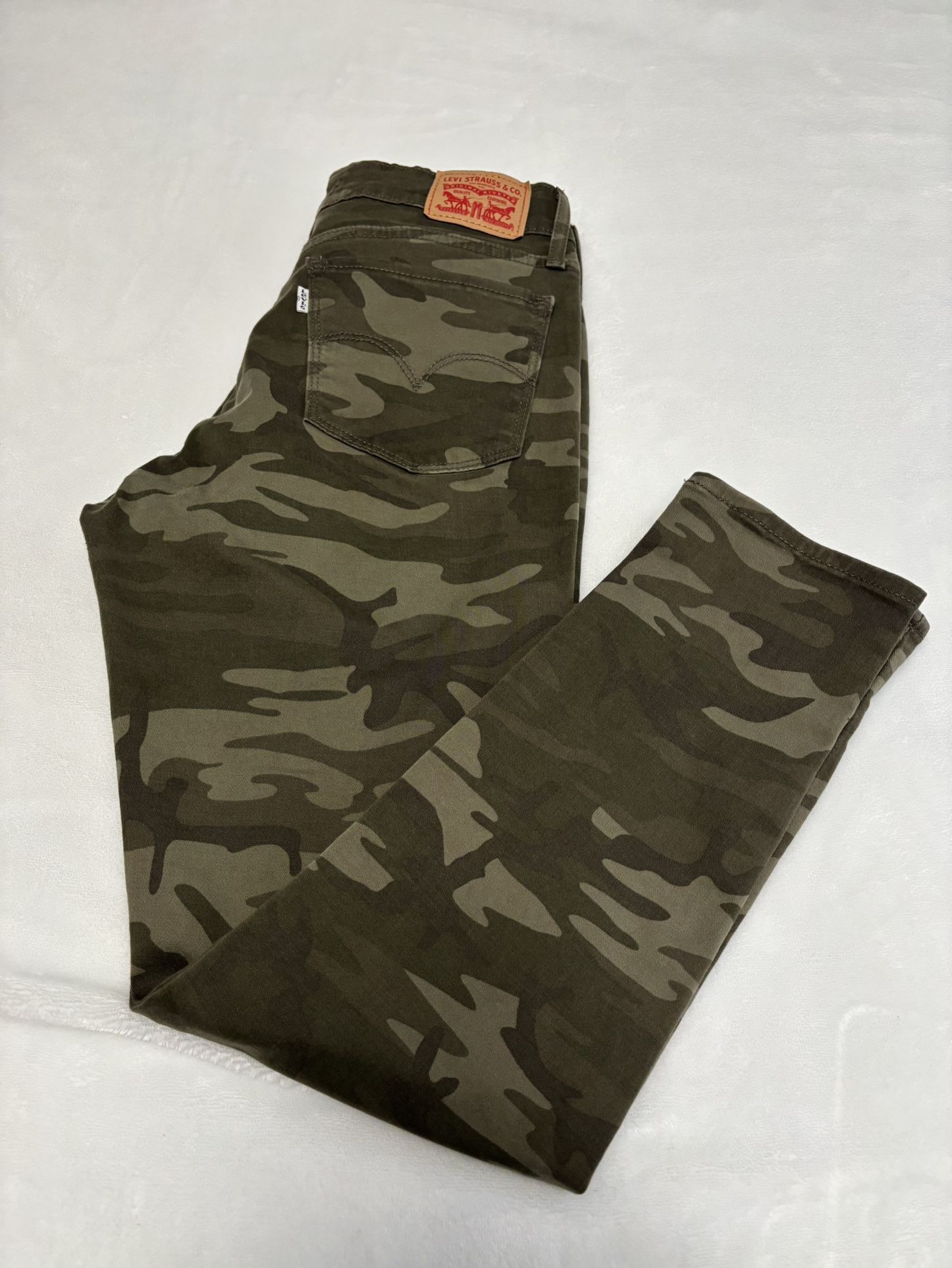 Womens Camo Levi’s