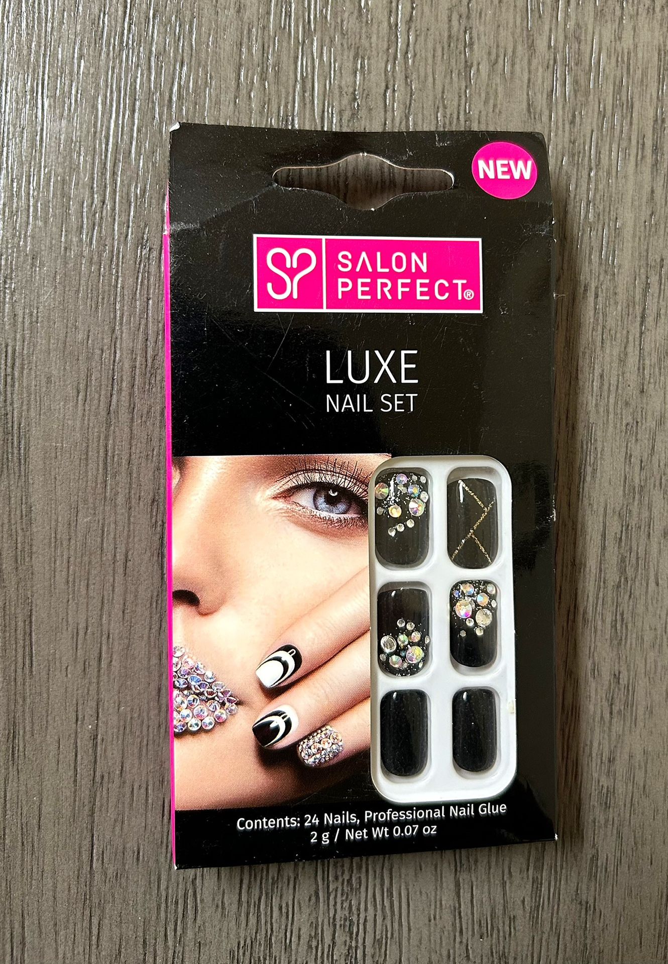 Salon Perfect Black Embellished 24 Piece Nail Set