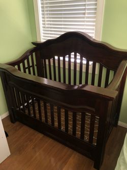 3 in 1 Convertible crib. Features a graceful molded arch headboard with delicately carved molding with slim feet.