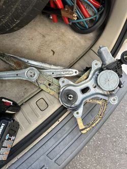 04’ Rx330 Drivers Door Window Regulator With Motor..