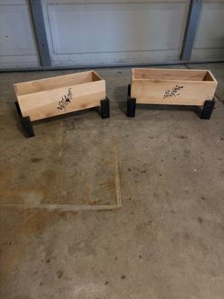 Set of two cedar planters