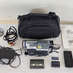 Sony Handycam DCR-TRV330 Digital 8 Video Camera Camcorder Bundle TESTED WORKS