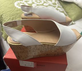 Women Platform Sandal Rises Size 8 Donald J Pliner.