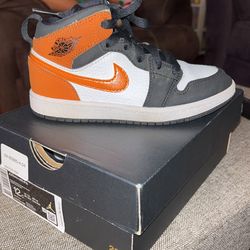 Jordan 1 Mid