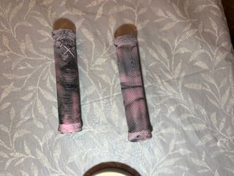 pink grips brand new