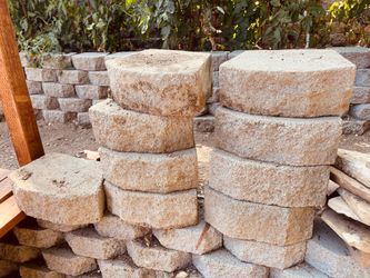 Garden block retaining wall