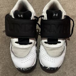 Under Armor Shoes Size 7Y