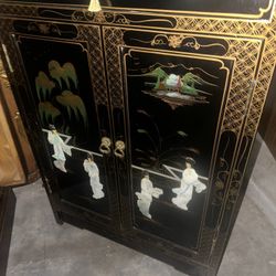 Black lacquer cabinet 