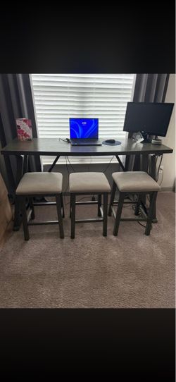 Counter Height Table with 3 Stools