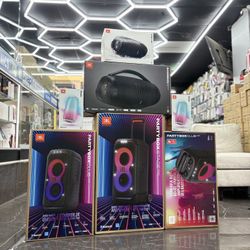 JBL Party Box Club 120 & Stage 320 Available (Take It Home In Payment/ llévatelo a casa en pagos) 