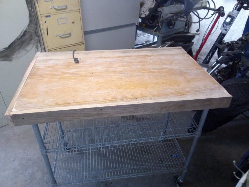 PORTABLE WORKBENCH