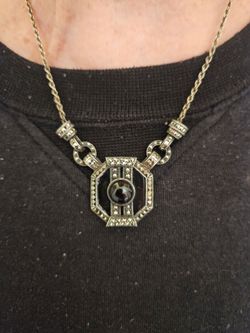 Round Pendant and Chain