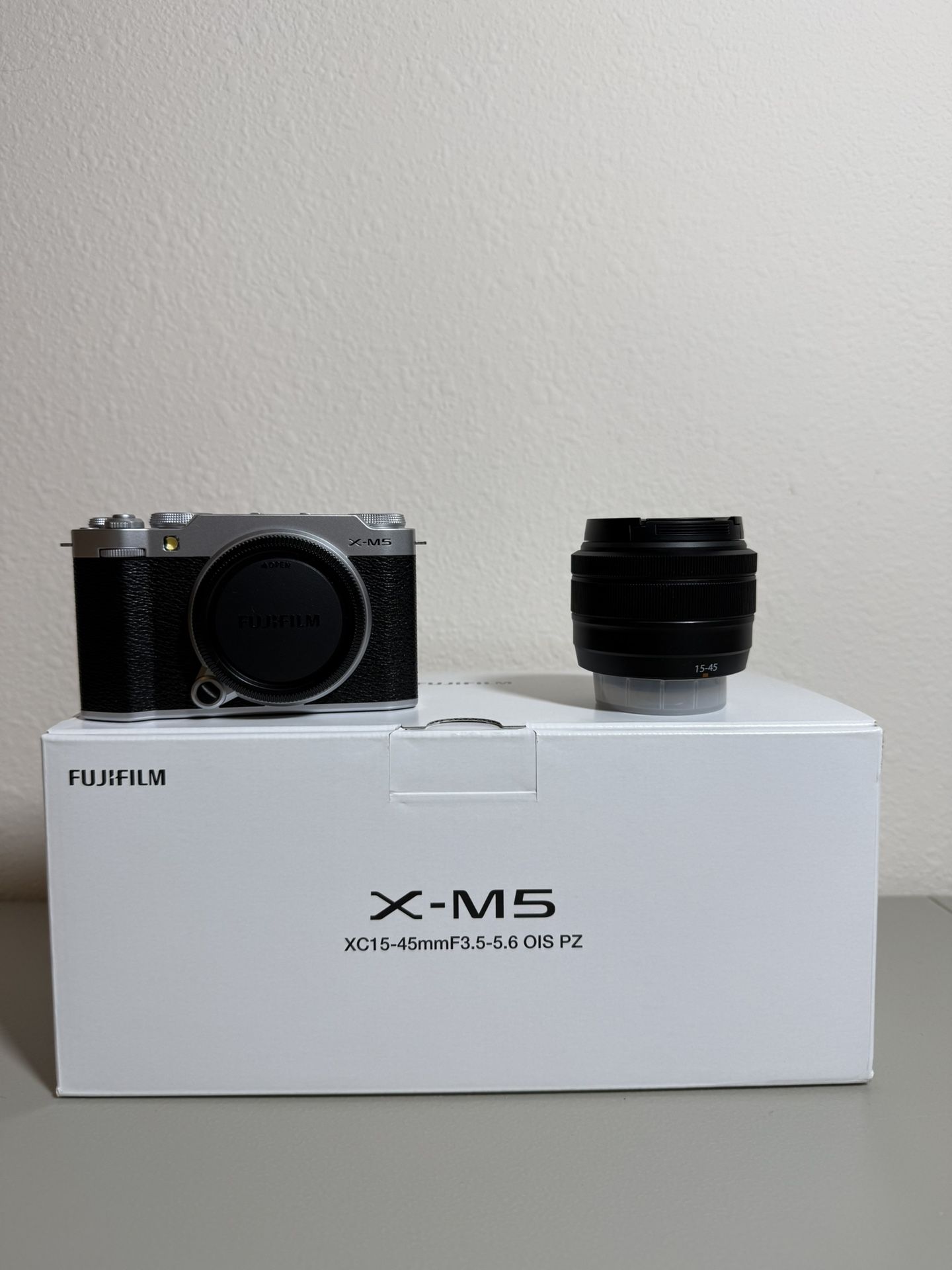 Fujifilm X-M5 Silver with XC15-45mmF3.5-5.6 OIS PZ Lens Kit