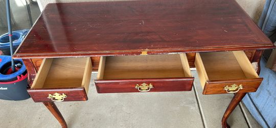 Entry Table- Pick up only. Clovis & Kings Canyon, Fresno Ca. $50