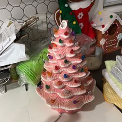 Christmas Tree Lights Up 