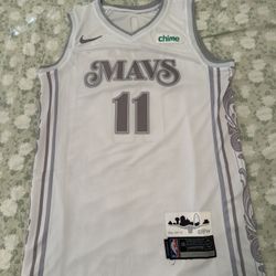 Kyrie Irving Dallas Mavs White Basketball Jersey