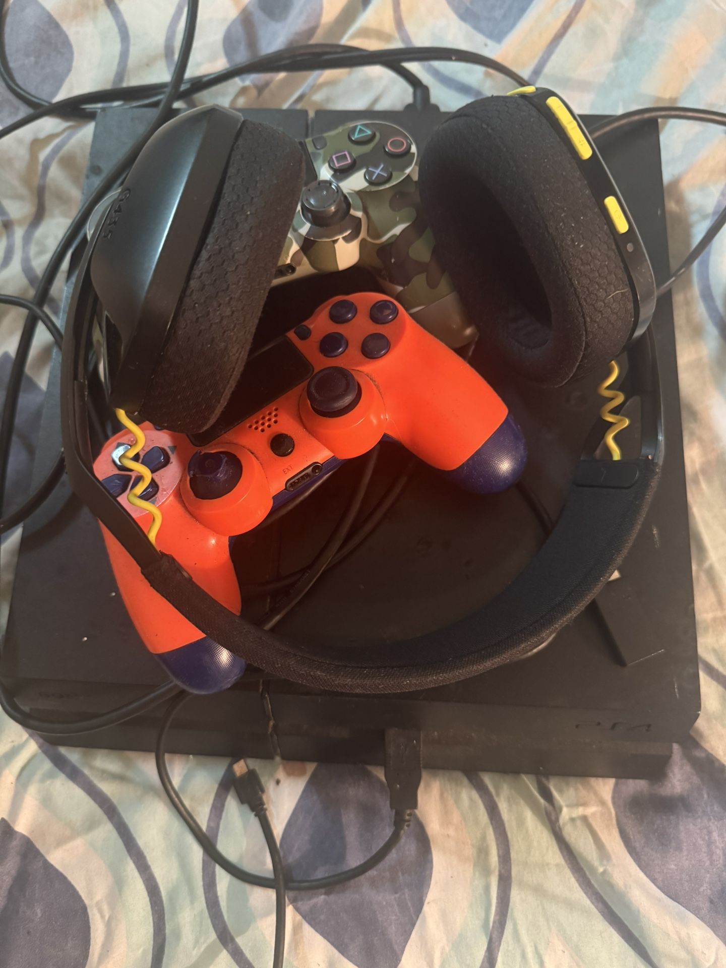 PS4 With Bluetooth Headset And 2 Controllers