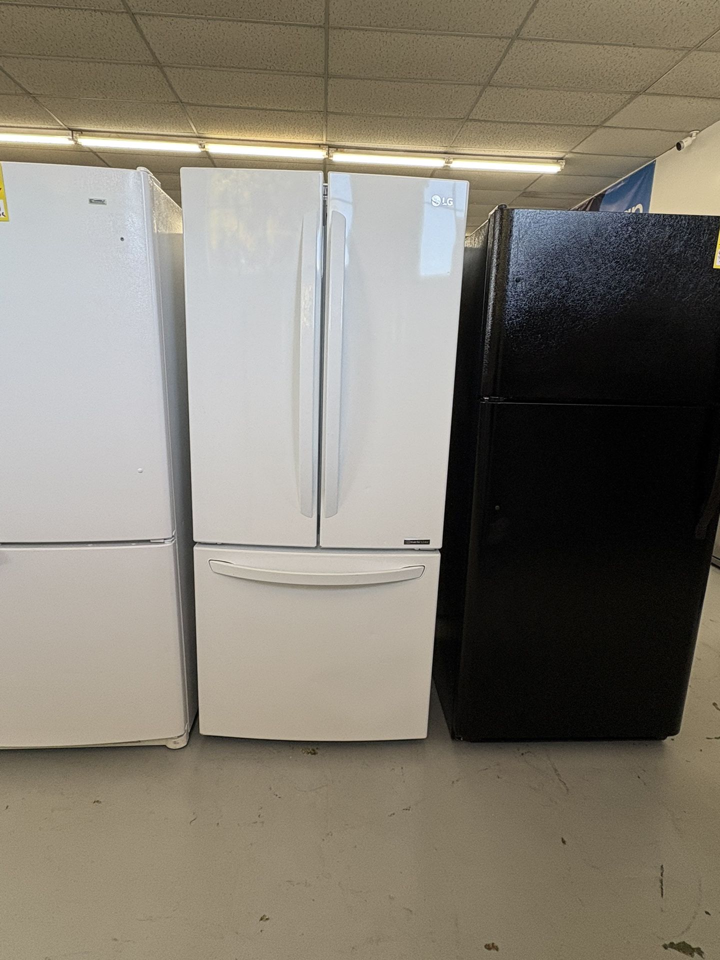 Used LG Refrigerator 30”  18.6 Cu Ft Capacity 