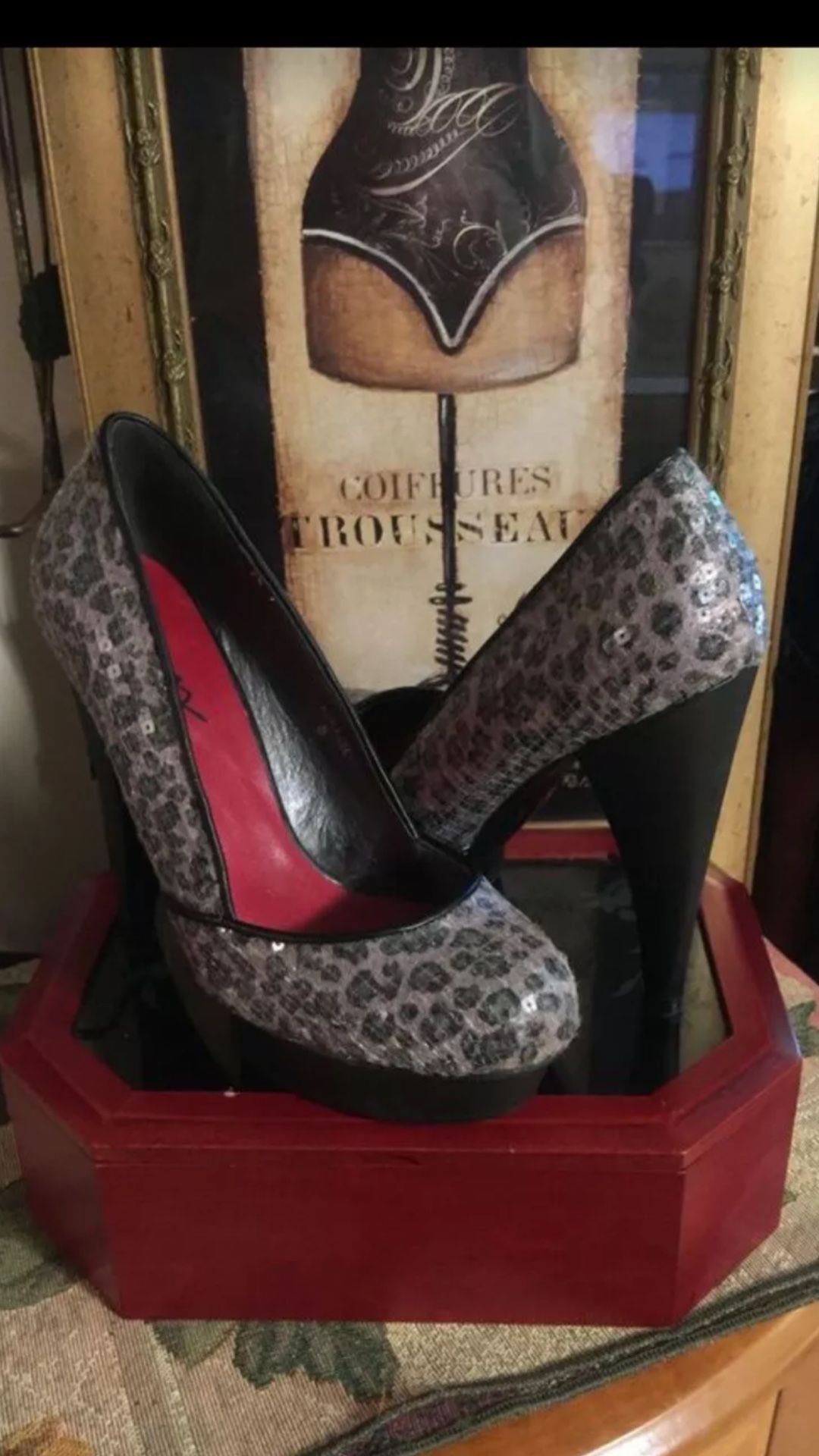 Size 8 misses designer heels cheetah print gray with clear sequins pristine p