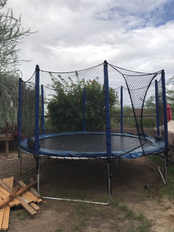 Large trampoline (Dana playground)