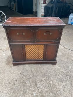 CROSLEY manufacturing corporation console record player and radio