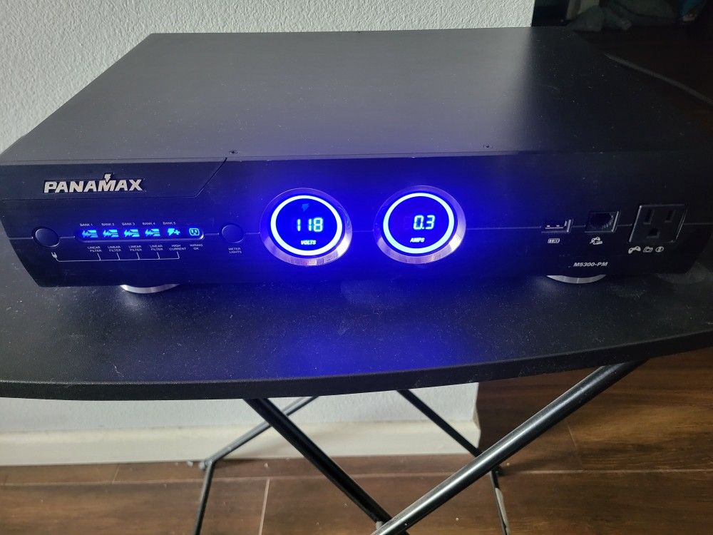 Panamax M5300-PM Power Conditioner