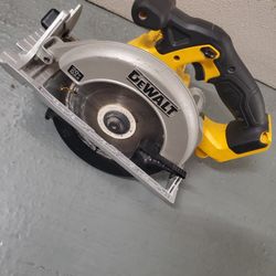 Dewalt 6-1/2" Circular Saw (TOOL-ONLY) 