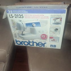 sewing machine/ Maquina De Coser