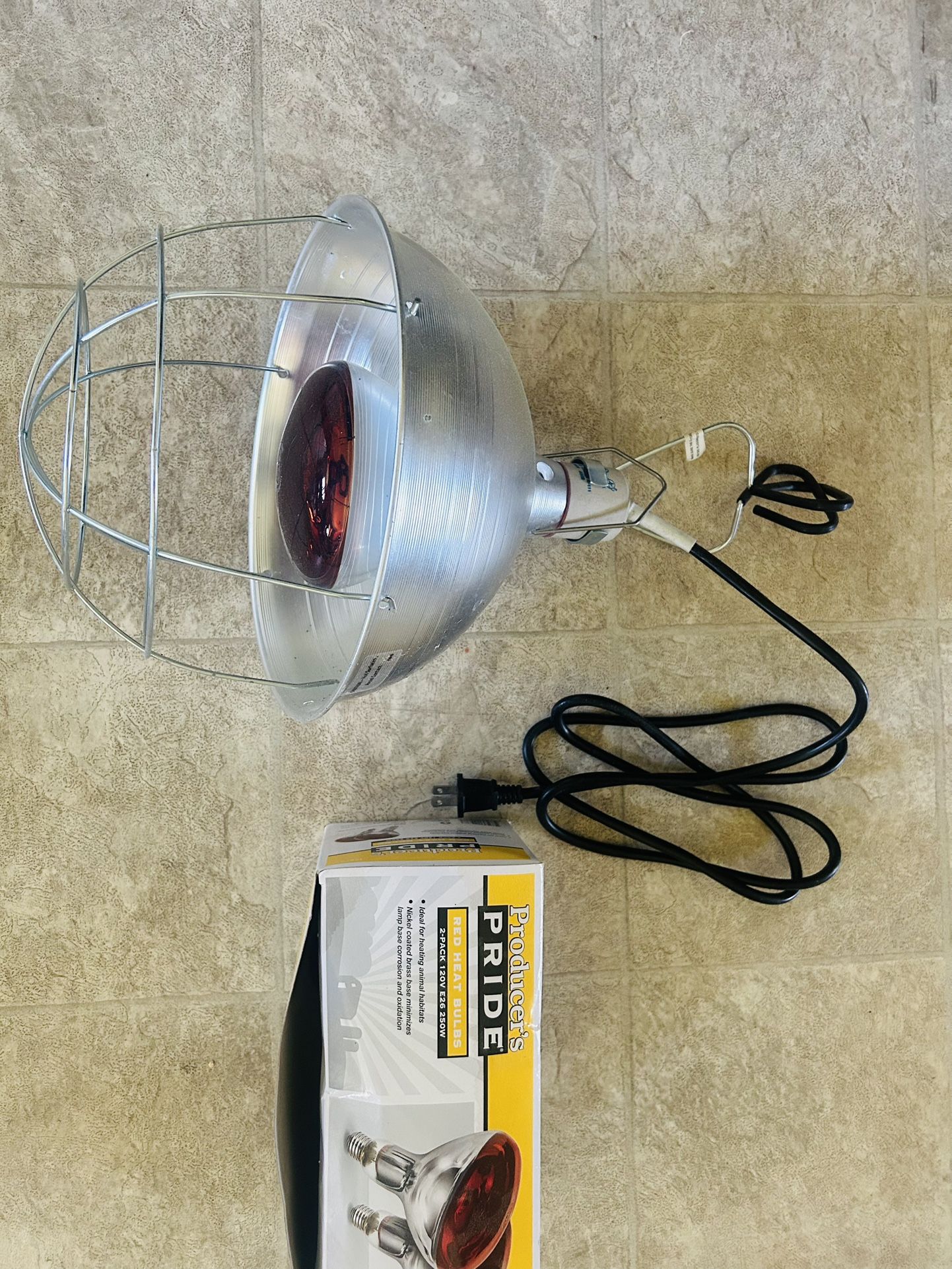 Chicken Brooder With 2 Lights Never Used