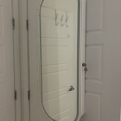 Modern lighted jewelry box