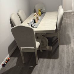 good and rigid wooden table 