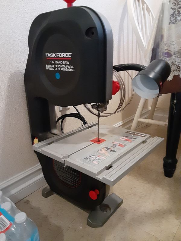 Task force 9 inch band saw works like new for Sale in Westminster, CA
