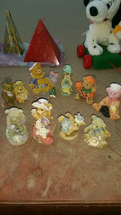 Bear figurines
