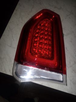 L r tail light assy for 2011 2014 Chrysler 300