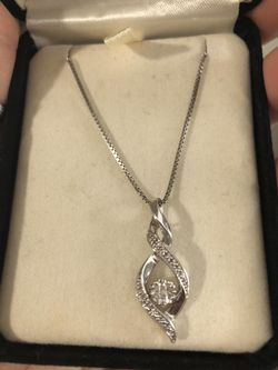Diamond pendant necklace