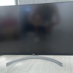 LG 32” 32UN550