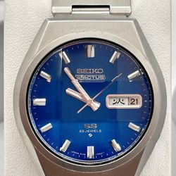 Vintage 1975 Seiko 5 Actus SS, automatic movement 42mm size case, 6.5in size wrist bracelet 