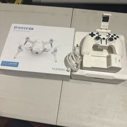  Yuneec Breeze 4K – Self Flying Camera Drone