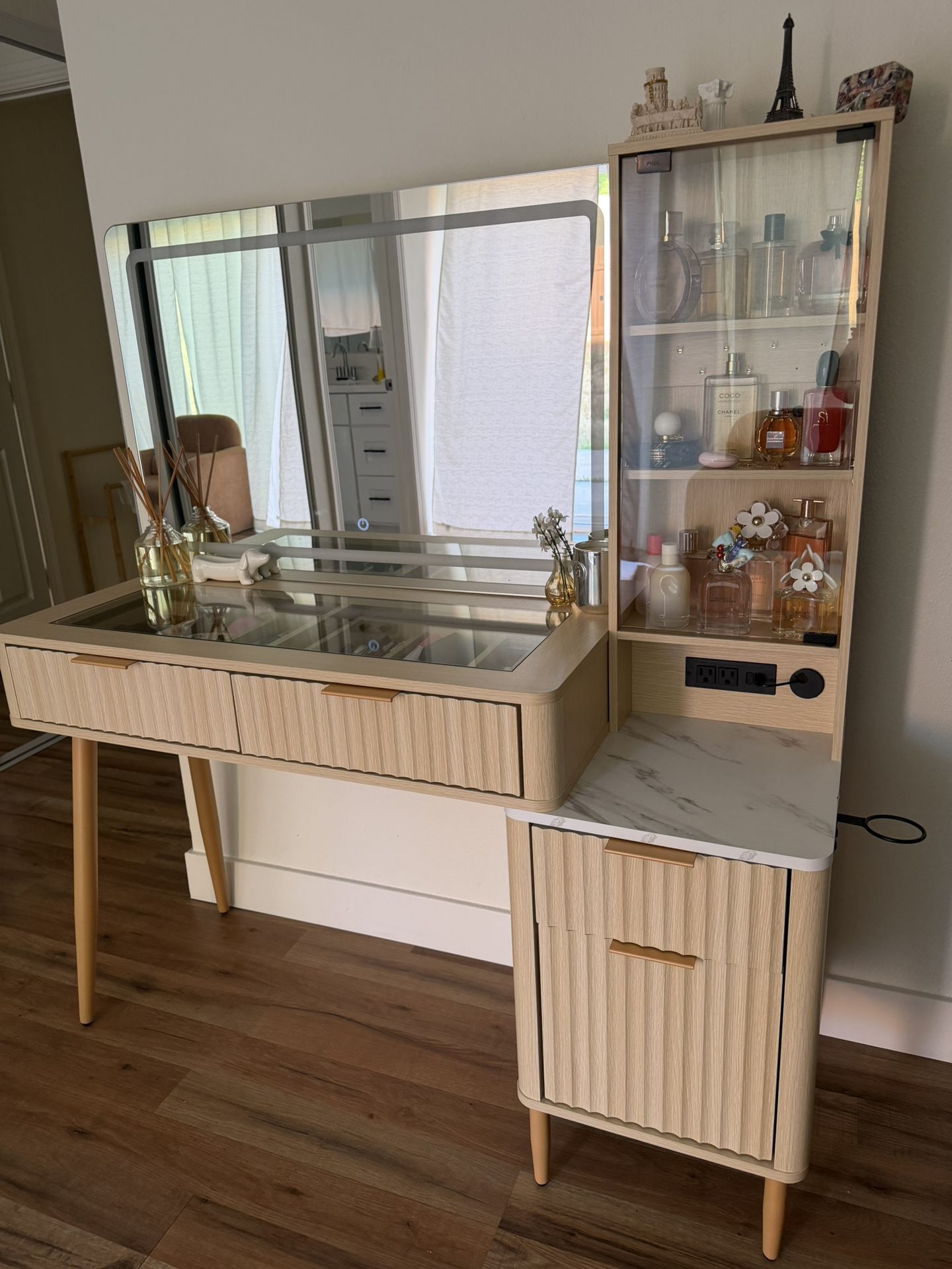 Natural Color Vanity with LED Mirror (includes stool)