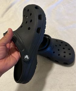 CROCS WOMENS AND MENS