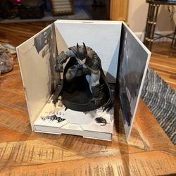 Batman: Arkham City Collector's Edition Xbox 360 Batman Statue and Game
