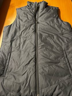 Cabella  puffer  vest    Size Large  asking  $4