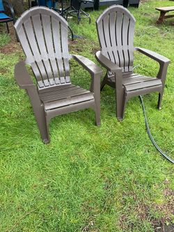 Nice 2 patio chairs