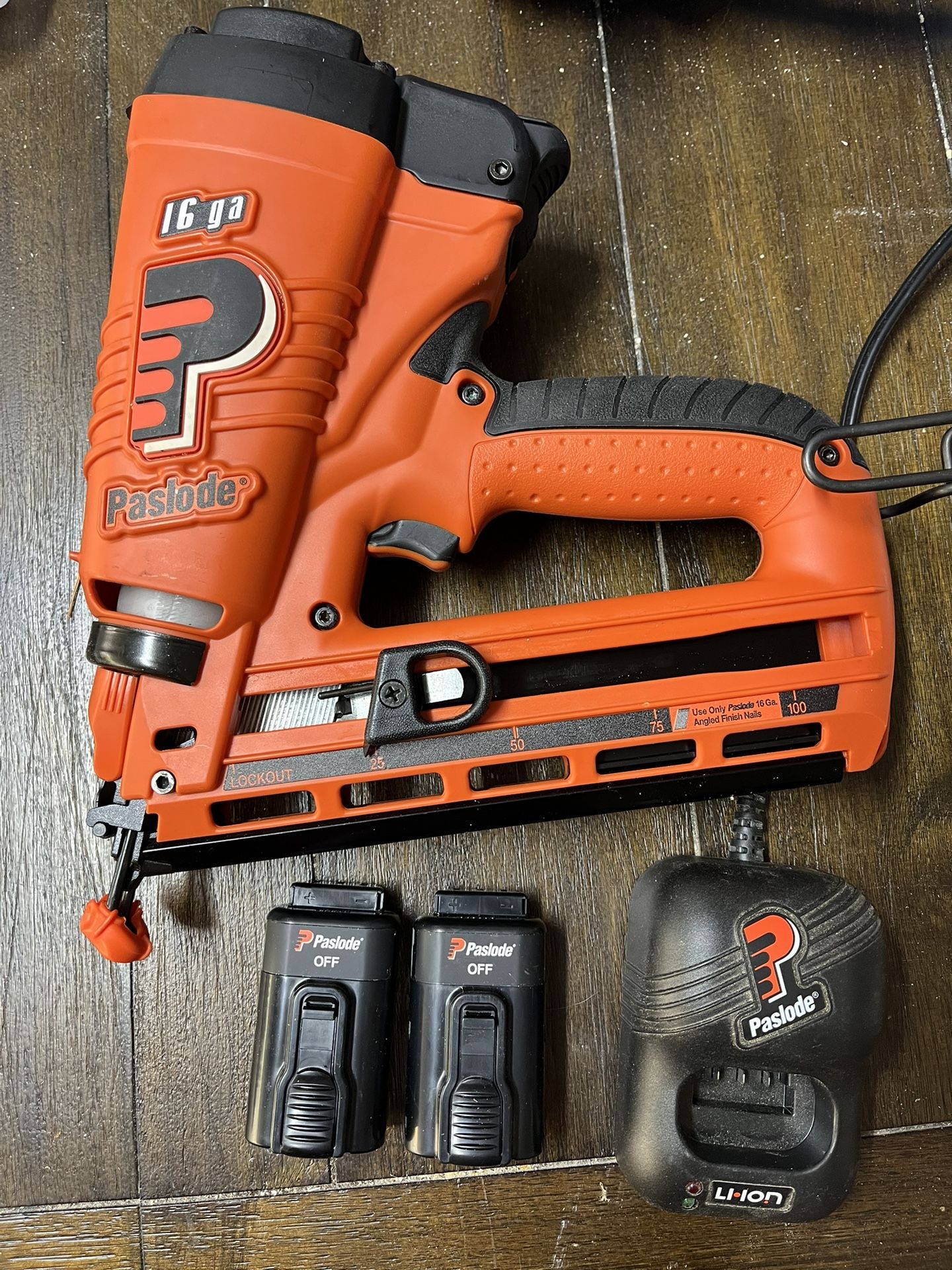 Paslode 16 Gage Finish Nailer