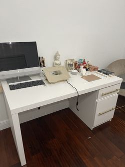White Desk Or Vanity