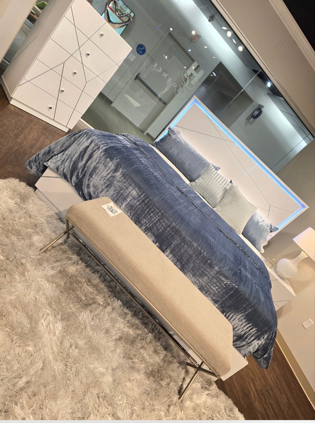 ✨️4pc Queen, King Bedrooms ✨️ Furniture Sectionals, Dining Avail